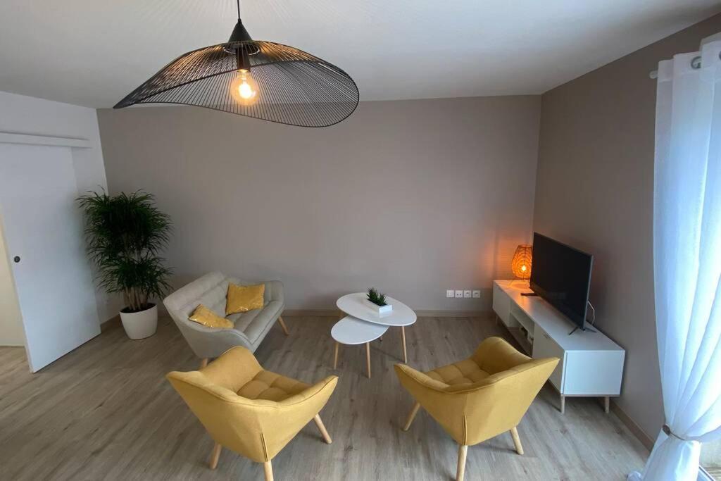 appartement maison en duplex 80m² jardin terrasse Saint-Julien-les-Villas Buitenkant foto