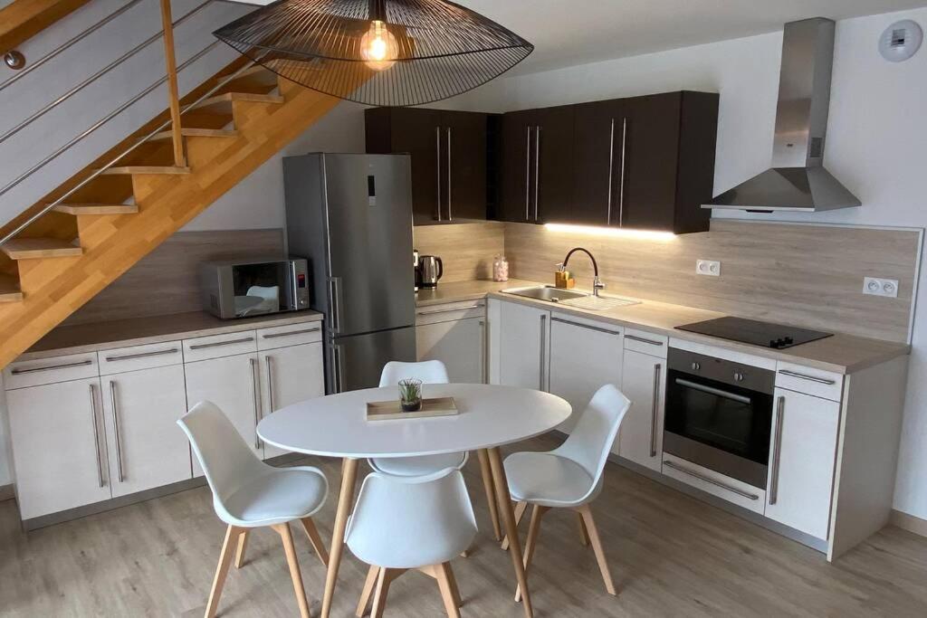 appartement maison en duplex 80m² jardin terrasse Saint-Julien-les-Villas Buitenkant foto